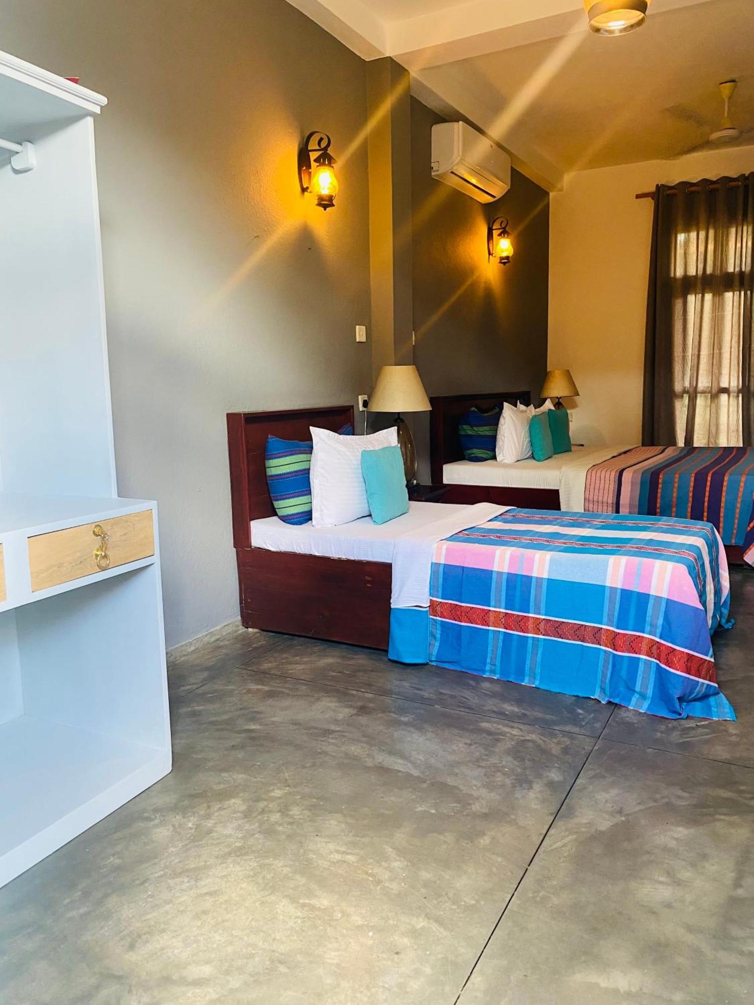 Hotel Vibration Хіккадува Екстер'єр фото