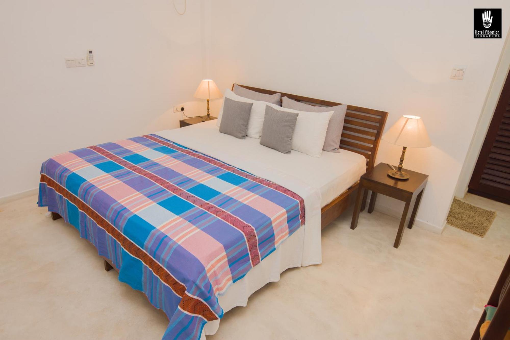 Hotel Vibration Хіккадува Екстер'єр фото