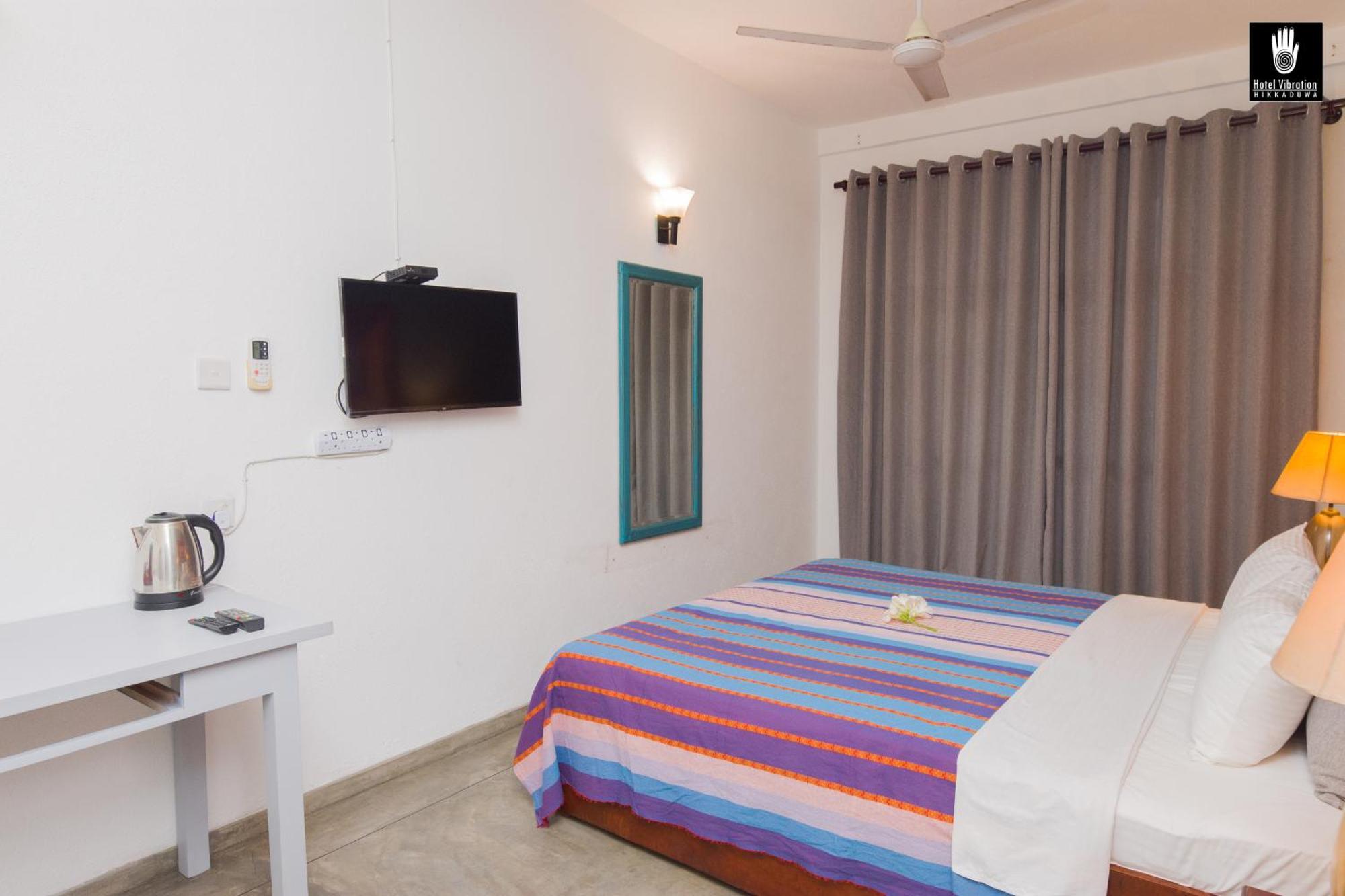 Hotel Vibration Хіккадува Екстер'єр фото