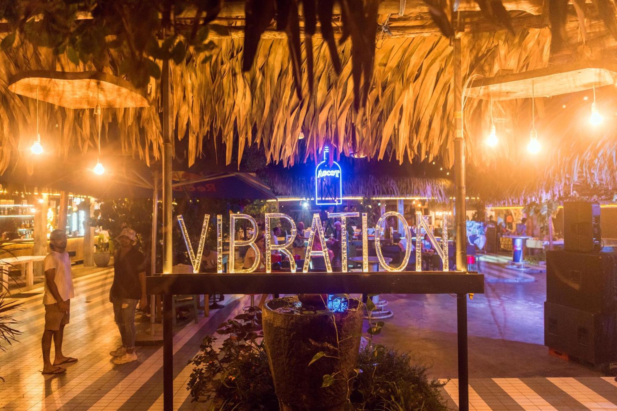 Hotel Vibration Хіккадува Екстер'єр фото
